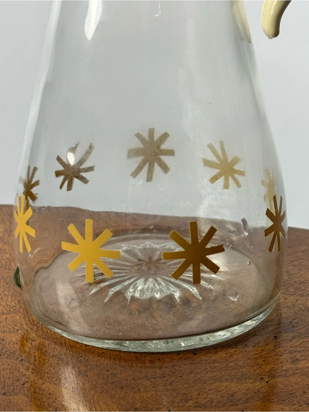 Vintage Pyrex Log Cabin Syrup Glass Pitcher with Cream Top and Gold Starburst